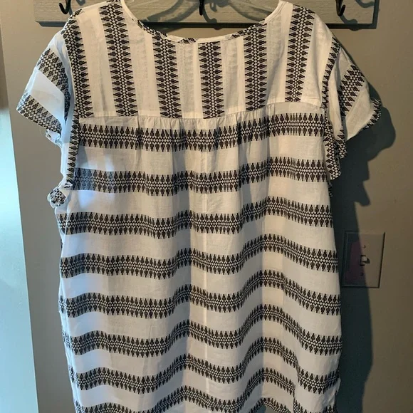 Black and White Patterned Women's Top - Picture 3 of 5